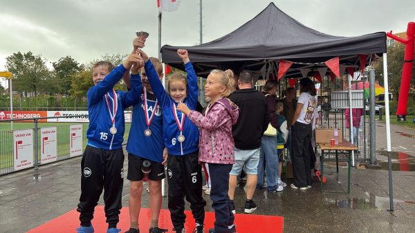 Flitsende start VZOD J6 tijdens openingstoernooi Purmer